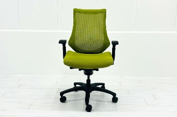 イトーキ エフチェア 中古 2016年製 クッション 可動肘 事務椅子 ITOKI 中古オフィス家具 モスグリーンの画像