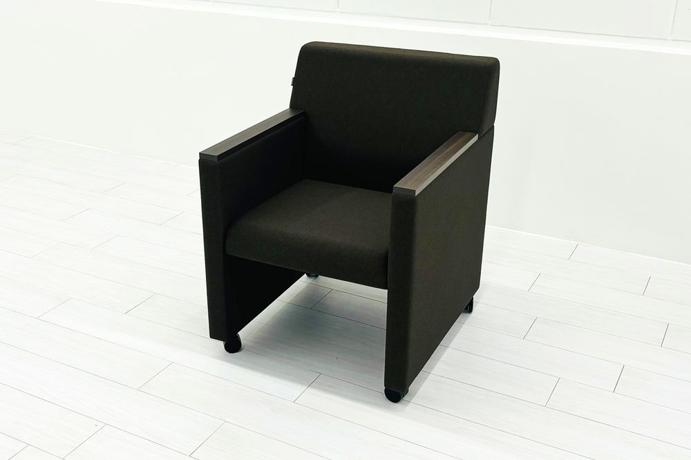 オカムラ 8381シリーズ 中古 多目的チェア 応接ソファ 安楽椅子 ミーティングチェア 応接会議椅子 中古オフィス家具の画像