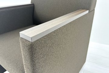 オカムラ 8381シリーズ 中古 多目的チェア 応接ソファ 安楽椅子 ミーティングチェア 応接会議椅子 中古オフィス家具の画像