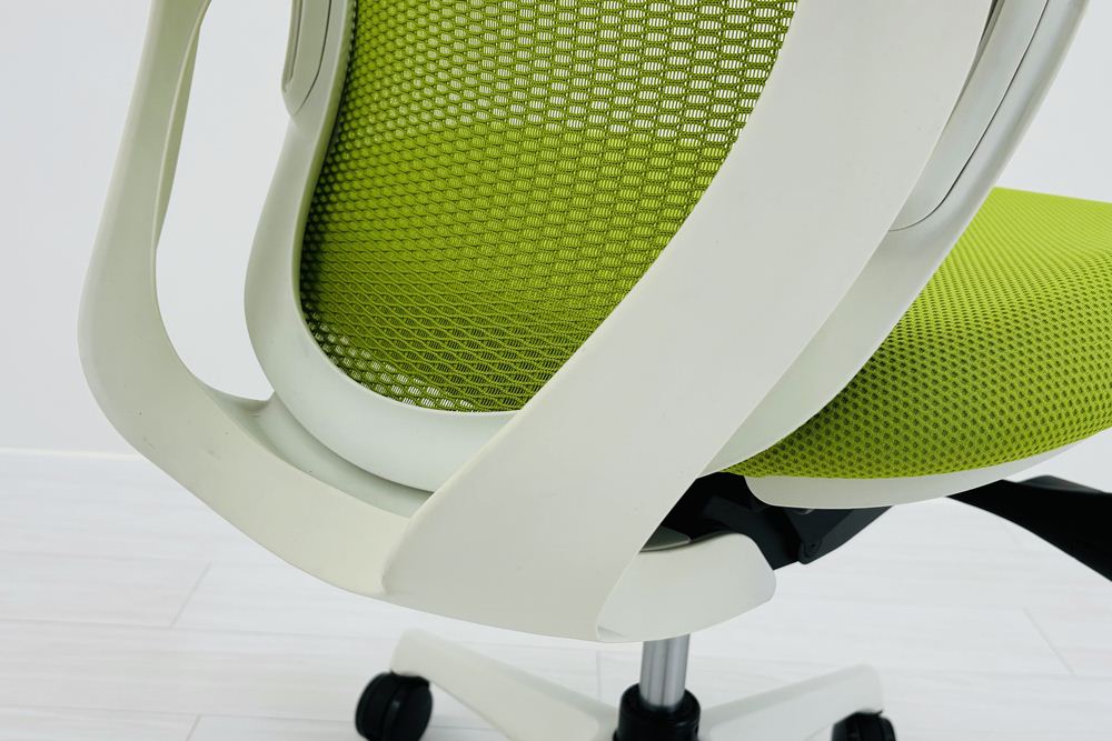 中古オフィスチェア オカムラ シルフィーチェア 中古 2015年製 ローバック 肘無 Sylphy メッシュ 中古オフィス家具 ライムグリーンの画像