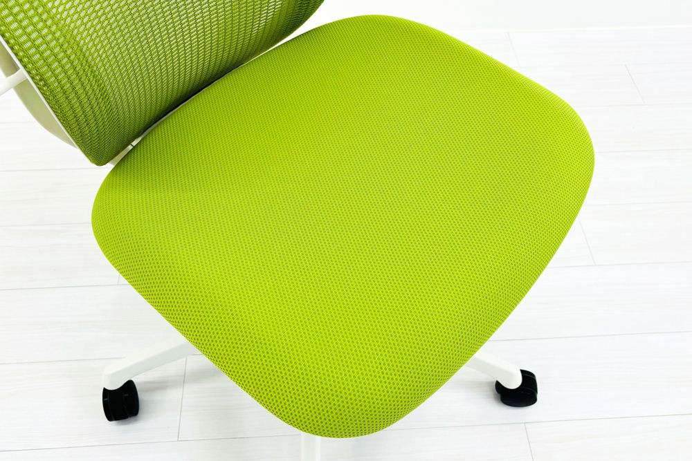 中古オフィスチェア オカムラ シルフィーチェア 中古 2015年製 ローバック 肘無 Sylphy メッシュ 中古オフィス家具 ライムグリーンの画像