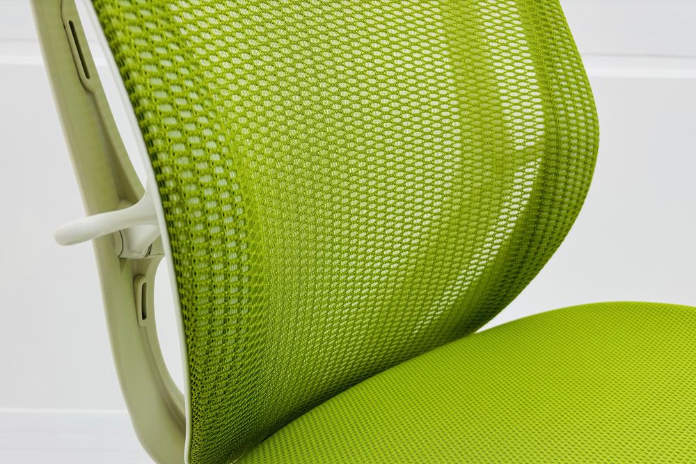 中古オフィスチェア オカムラ シルフィーチェア 中古 2015年製 ローバック 肘無 Sylphy メッシュ 中古オフィス家具 ライムグリーンの画像