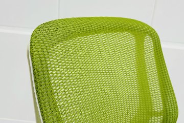中古オフィスチェア オカムラ シルフィーチェア 中古 2015年製 ローバック 肘無 Sylphy メッシュ 中古オフィス家具 ライムグリーンの画像