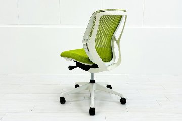 中古オフィスチェア オカムラ シルフィーチェア 中古 2015年製 ローバック 肘無 Sylphy メッシュ 中古オフィス家具 ライムグリーンの画像