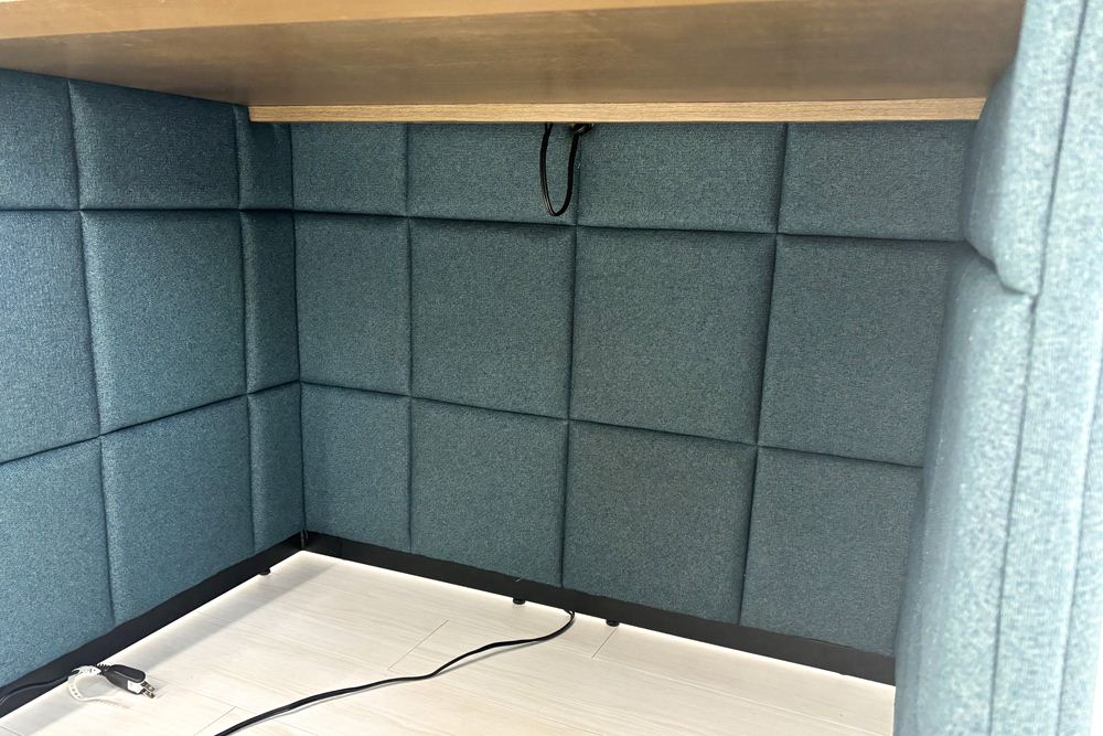 集中ブース 201° COOM 中古 ワークブース 一人用 パーテーション パーティション 中古オフィス家具 ブルー系 1000/900/1600の画像