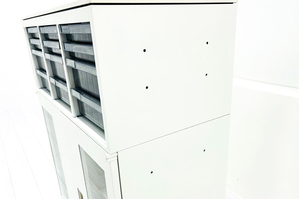 中古 オカムラ レクトライン 【上下セット】クリスタルトレイキャビネット A4浅型深型 4段３列 ガラス書庫 ホワイト クリスタルケース 中古オフィス家具 900/450/1120の画像