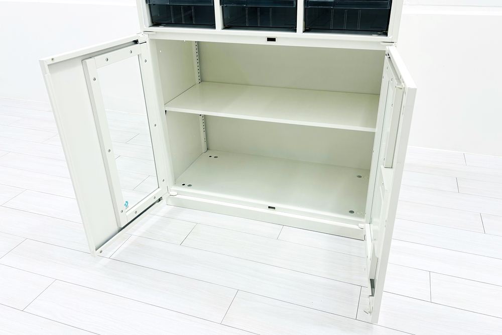 中古 オカムラ レクトライン 【上下セット】クリスタルトレイキャビネット A4浅型深型 4段３列 ガラス書庫 ホワイト クリスタルケース 中古オフィス家具 900/450/1120の画像