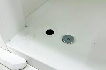 中古 オカムラ レクトライン 【上下セット】クリスタルトレイキャビネット A4浅型深型 4段３列 ガラス書庫 ホワイト クリスタルケース 中古オフィス家具 900/450/1120の画像