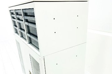 中古 オカムラ レクトライン 【上下セット】クリスタルトレイキャビネット A4浅型深型 4段３列 ガラス書庫 ホワイト クリスタルケース 中古オフィス家具 900/450/1120の画像