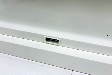 中古 オカムラ レクトライン 【上下セット】クリスタルトレイキャビネット A4浅型深型 4段３列 ガラス書庫 ホワイト クリスタルケース 中古オフィス家具 900/450/1120の画像
