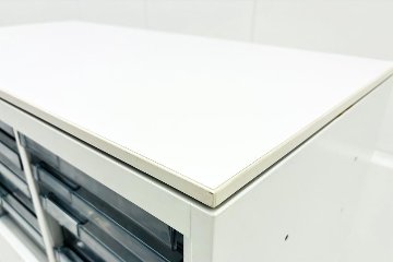 中古 オカムラ レクトライン 【上下セット】クリスタルトレイキャビネット A4浅型深型 4段３列 ガラス書庫 ホワイト クリスタルケース 中古オフィス家具 900/450/1120の画像