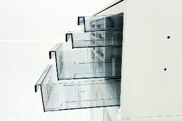 中古 オカムラ レクトライン 【上下セット】クリスタルトレイキャビネット A4浅型深型 4段３列 ガラス書庫 ホワイト クリスタルケース 中古オフィス家具 900/450/1120の画像