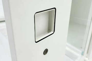 中古 オカムラ レクトライン 【上下セット】クリスタルトレイキャビネット A4浅型深型 4段３列 ガラス書庫 ホワイト クリスタルケース 中古オフィス家具 900/450/1120の画像