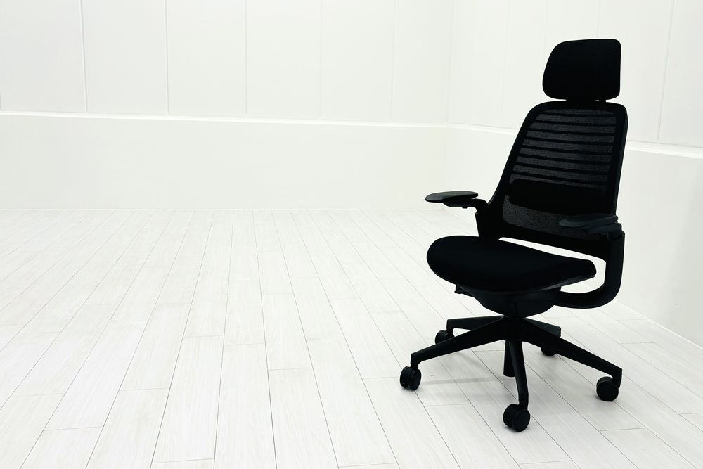 シリーズ1 スチールケース 中古 2024年製 ヘッドレスト付 Steelcase PARCEL Series1 中古オフィス家具 OAチェア ブラックの画像
