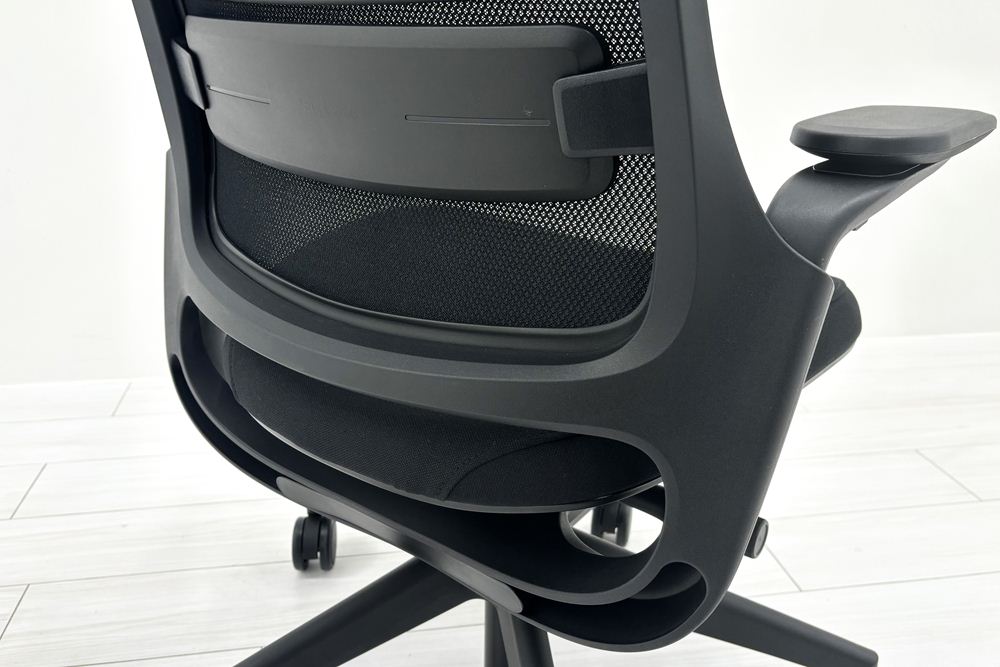 シリーズ1 スチールケース 中古 2024年製 ヘッドレスト付 Steelcase PARCEL Series1 中古オフィス家具 OAチェア ブラックの画像