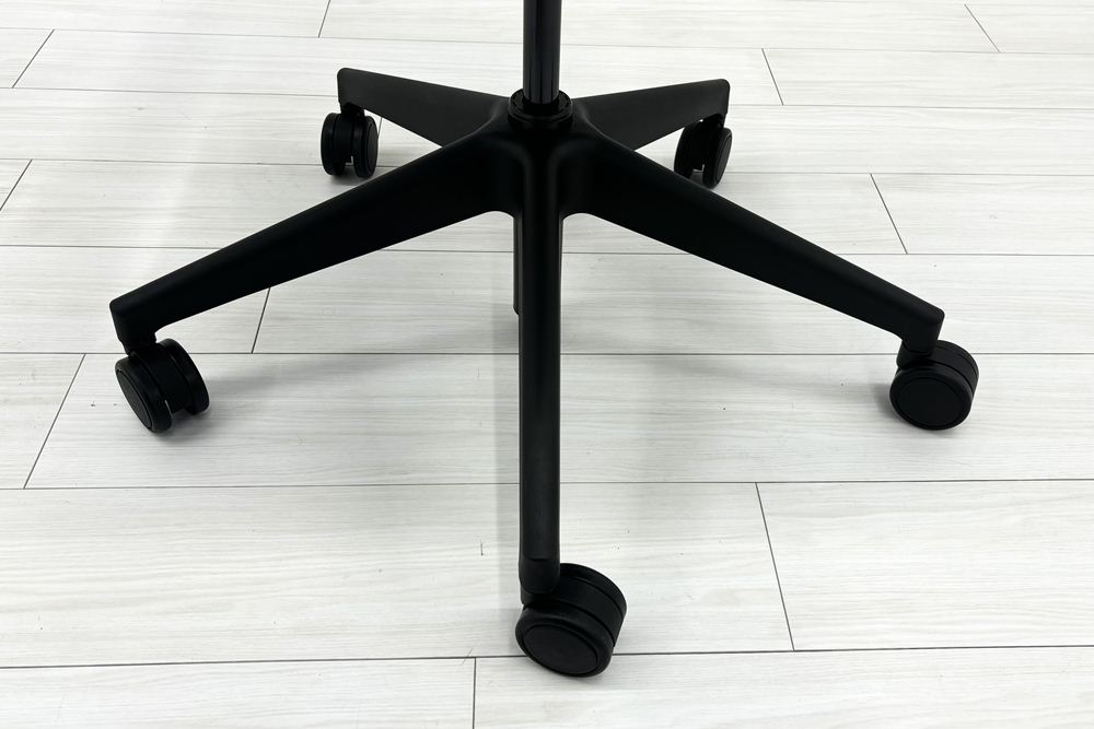 シリーズ1 スチールケース 中古 2024年製 ヘッドレスト付 Steelcase PARCEL Series1 中古オフィス家具 OAチェア ブラックの画像