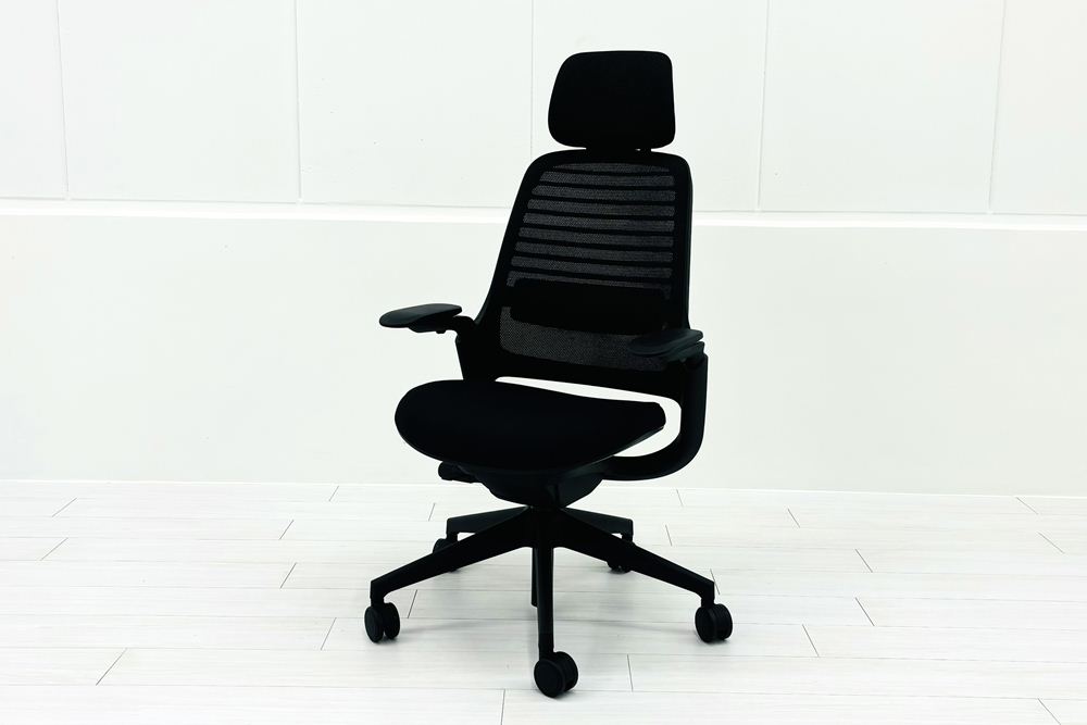 シリーズ1 スチールケース 中古 2024年製 ヘッドレスト付 Steelcase PARCEL Series1 中古オフィス家具 OAチェア ブラックの画像