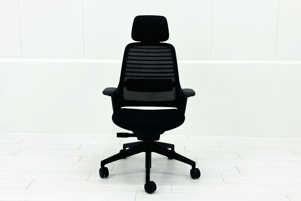 シリーズ1 スチールケース 中古 2024年製 ヘッドレスト付 Steelcase PARCEL Series1 中古オフィス家具 OAチェア ブラックの画像