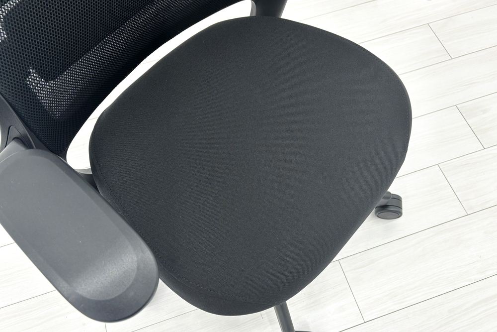 シリーズ1 スチールケース 中古 2024年製 ヘッドレスト付 Steelcase PARCEL Series1 中古オフィス家具 OAチェア ブラックの画像