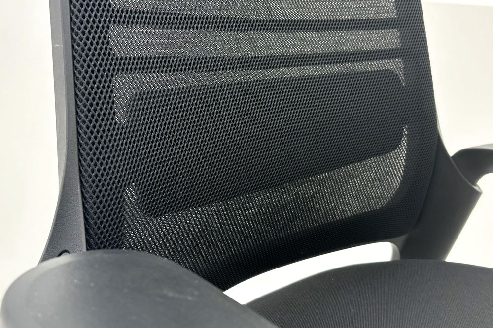 シリーズ1 スチールケース 中古 2024年製 ヘッドレスト付 Steelcase PARCEL Series1 中古オフィス家具 OAチェア ブラックの画像