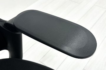 シリーズ1 スチールケース 中古 2024年製 ヘッドレスト付 Steelcase PARCEL Series1 中古オフィス家具 OAチェア ブラックの画像