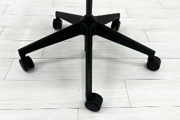 シリーズ1 スチールケース 中古 2024年製 ヘッドレスト付 Steelcase PARCEL Series1 中古オフィス家具 OAチェア ブラックの画像