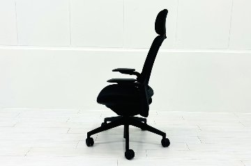シリーズ1 スチールケース 中古 2024年製 ヘッドレスト付 Steelcase PARCEL Series1 中古オフィス家具 OAチェア ブラックの画像