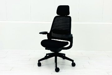 シリーズ1 スチールケース 中古 2024年製 ヘッドレスト付 Steelcase PARCEL Series1 中古オフィス家具 OAチェア ブラックの画像
