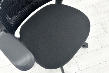 シリーズ1 スチールケース 中古 2024年製 ヘッドレスト付 Steelcase PARCEL Series1 中古オフィス家具 OAチェア ブラックの画像