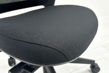 シリーズ1 スチールケース 中古 2024年製 ヘッドレスト付 Steelcase PARCEL Series1 中古オフィス家具 OAチェア ブラックの画像