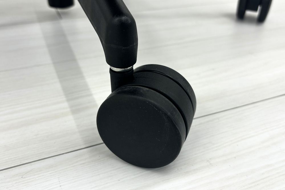 コクヨ プントチェア 中古 ローバック 肘無 KOKUYO クッション 中古オフィス家具 中古オフィスチェア オレンジの画像