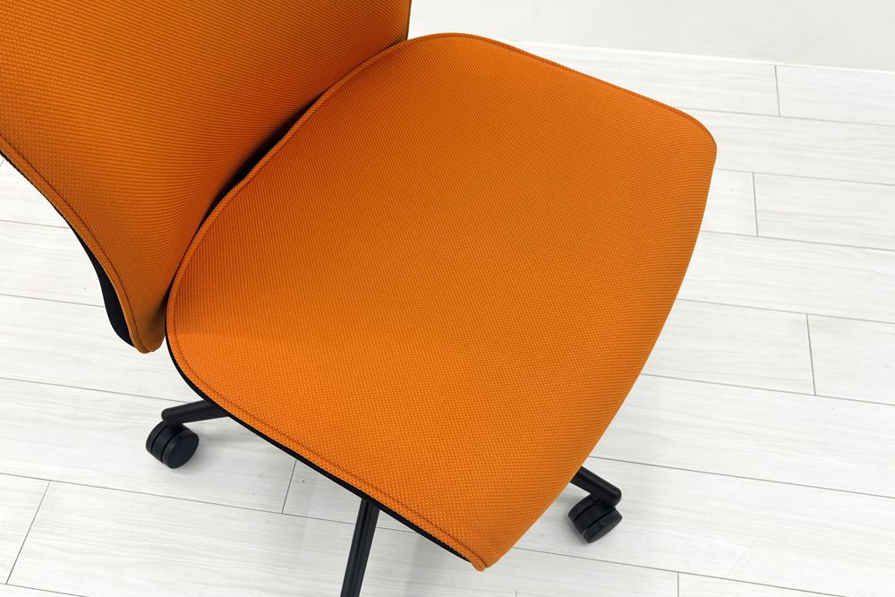 コクヨ プントチェア 中古 ローバック 肘無 KOKUYO クッション 中古オフィス家具 中古オフィスチェア オレンジの画像