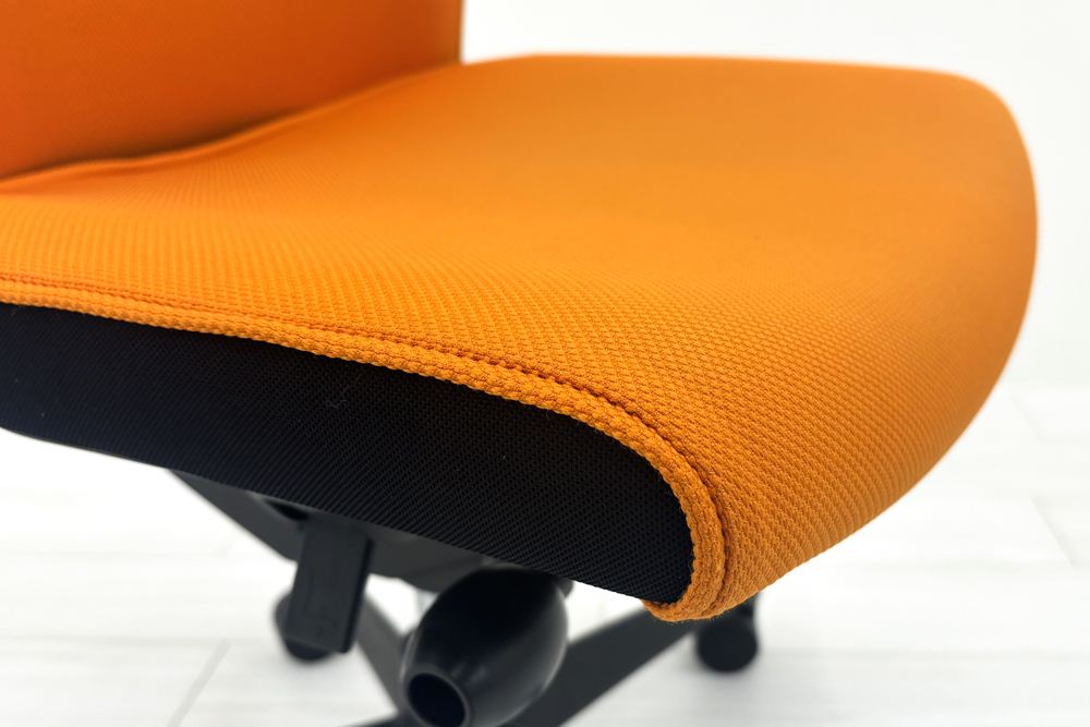 コクヨ プントチェア 中古 ローバック 肘無 KOKUYO クッション 中古オフィス家具 中古オフィスチェア オレンジの画像