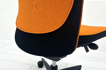 コクヨ プントチェア 中古 ローバック 肘無 KOKUYO クッション 中古オフィス家具 中古オフィスチェア オレンジの画像