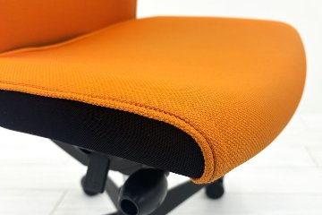 コクヨ プントチェア 中古 ローバック 肘無 KOKUYO クッション 中古オフィス家具 中古オフィスチェア オレンジの画像