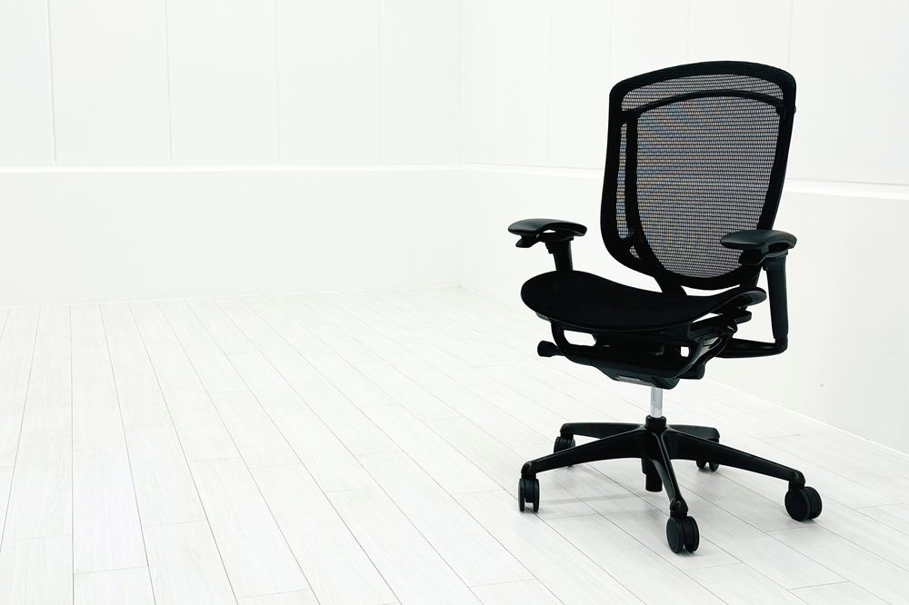 オカムラ コンテッサセコンダ 中古 2017年製 Contessa seconda コンテッサチェア 中古オフィス家具 メッシュ ブラック CC81MR-FPG1の画像