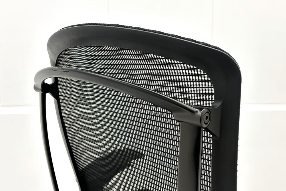オカムラ コンテッサセコンダ 中古 2017年製 Contessa seconda コンテッサチェア 中古オフィス家具 メッシュ ブラック CC81MR-FPG1の画像