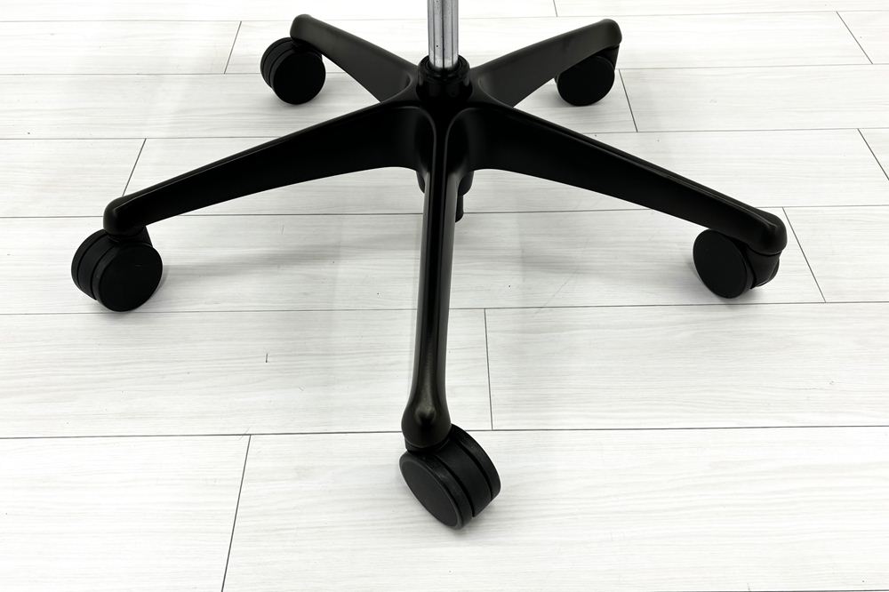 オカムラ コンテッサセコンダ 中古 2017年製 Contessa seconda コンテッサチェア 中古オフィス家具 メッシュ ブラック CC81MR-FPG1の画像