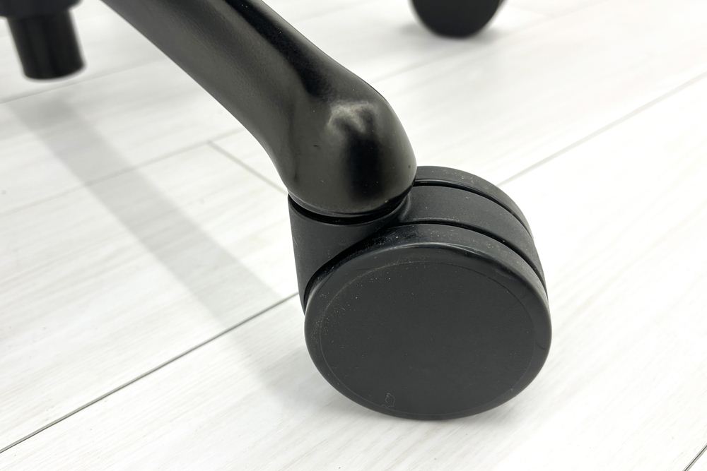 オカムラ コンテッサセコンダ 中古 2017年製 Contessa seconda コンテッサチェア 中古オフィス家具 メッシュ ブラック CC81MR-FPG1の画像