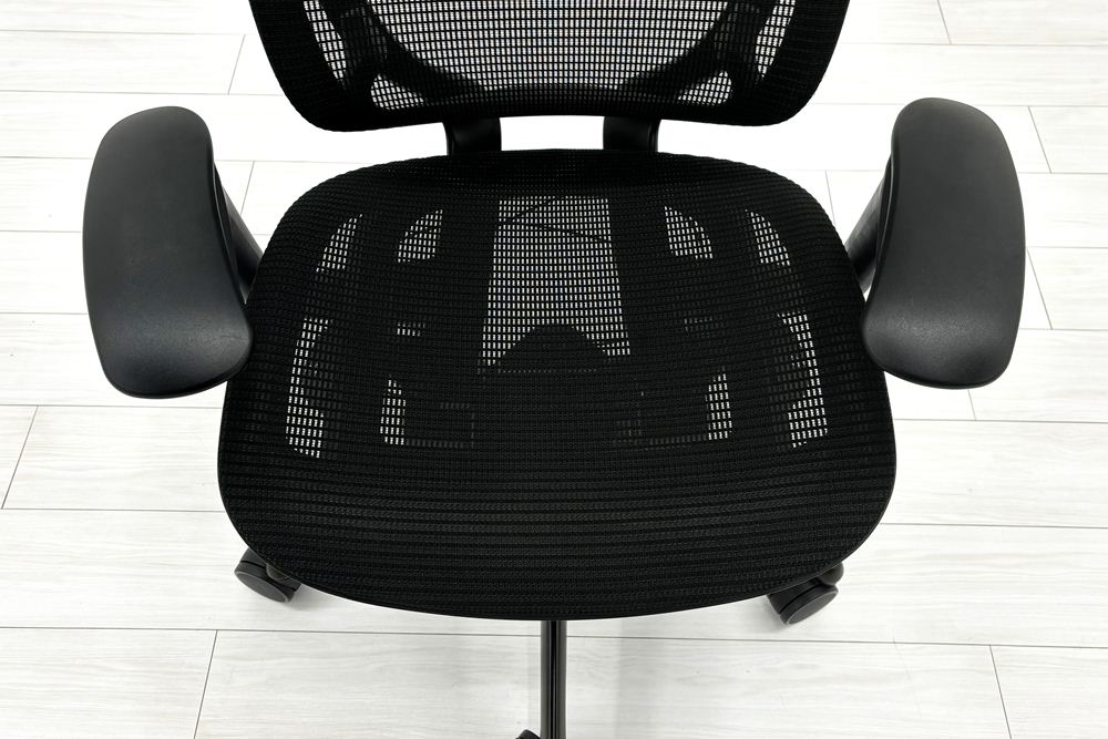 オカムラ コンテッサセコンダ 中古 2017年製 Contessa seconda コンテッサチェア 中古オフィス家具 メッシュ ブラック CC81MR-FPG1の画像