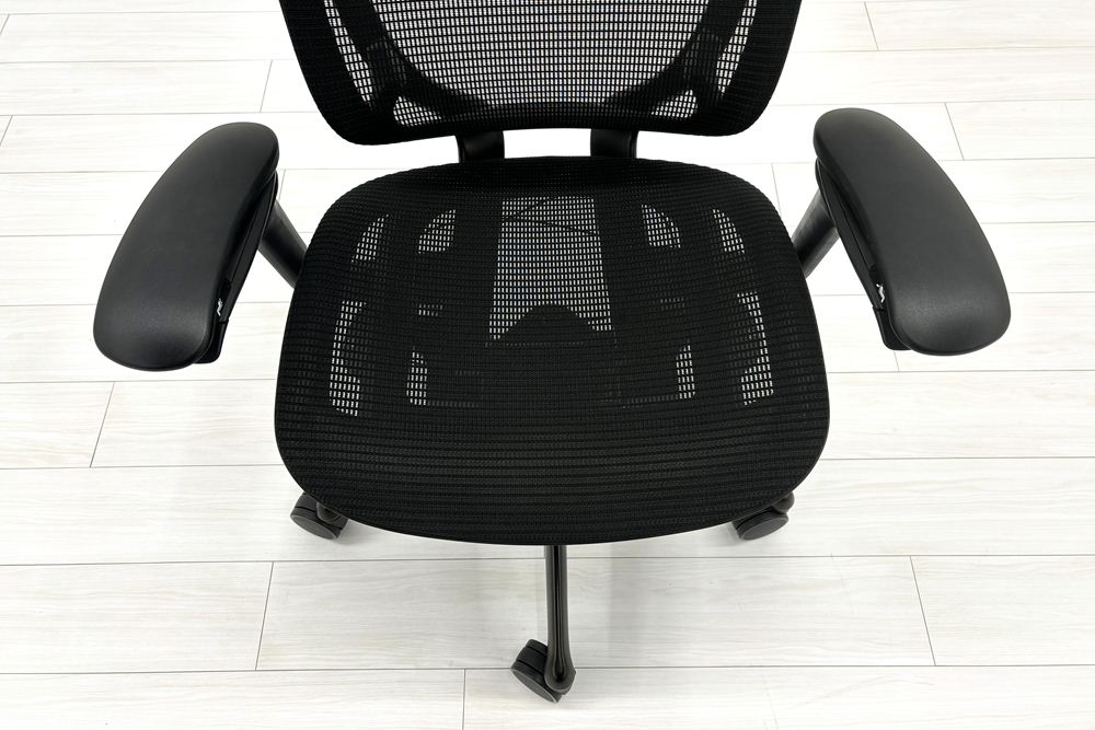 オカムラ コンテッサセコンダ 中古 2017年製 Contessa seconda コンテッサチェア 中古オフィス家具 メッシュ ブラック CC81MR-FPG1の画像