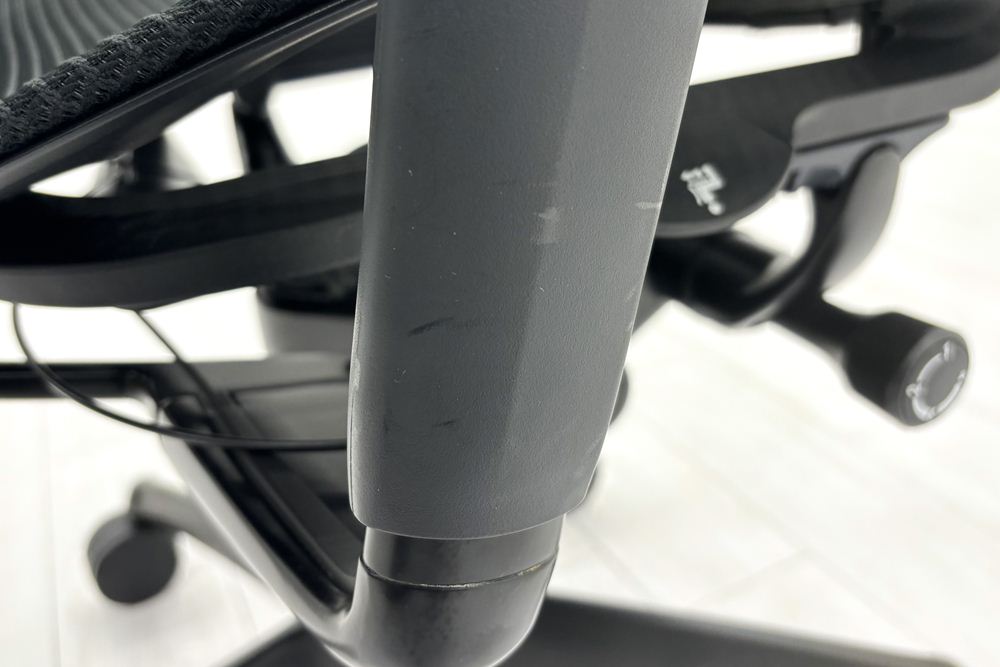 オカムラ コンテッサセコンダ 中古 2017年製 Contessa seconda コンテッサチェア 中古オフィス家具 メッシュ ブラック CC81MR-FPG1の画像