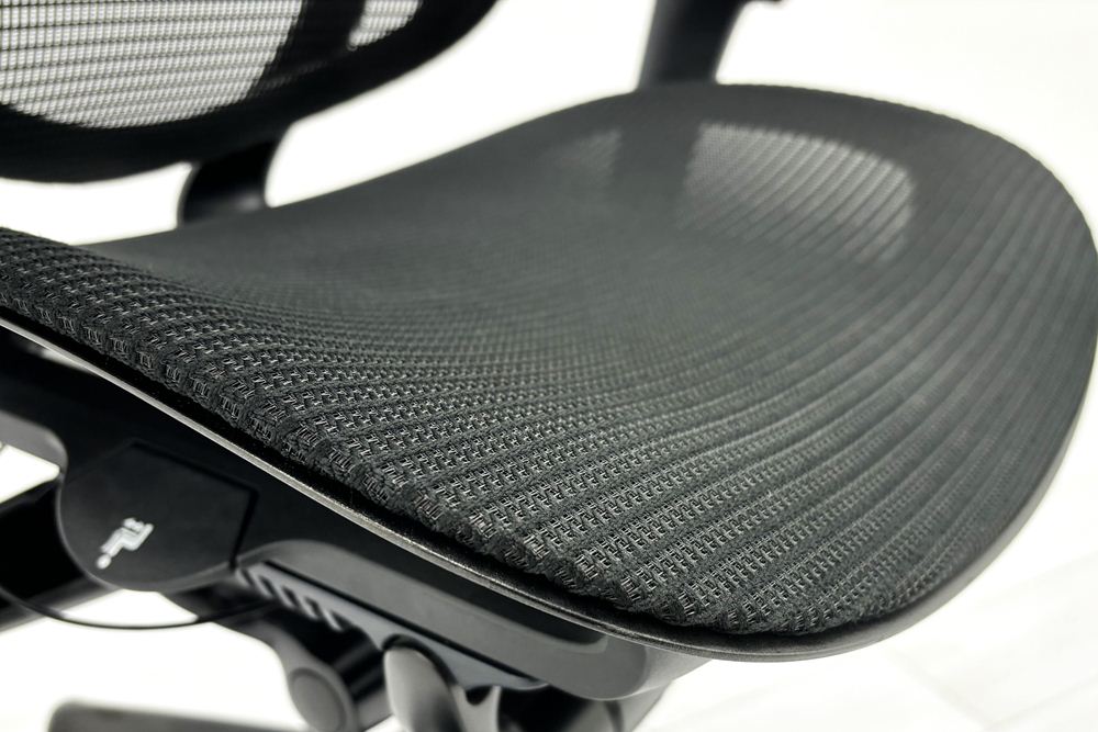 オカムラ コンテッサセコンダ 中古 2017年製 Contessa seconda コンテッサチェア 中古オフィス家具 メッシュ ブラック CC81MR-FPG1の画像