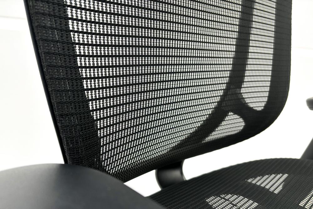 オカムラ コンテッサセコンダ 中古 2017年製 Contessa seconda コンテッサチェア 中古オフィス家具 メッシュ ブラック CC81MR-FPG1の画像