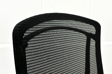 オカムラ コンテッサセコンダ 中古 2017年製 Contessa seconda コンテッサチェア 中古オフィス家具 メッシュ ブラック CC81MR-FPG1の画像