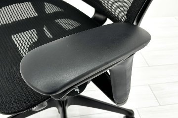 オカムラ コンテッサセコンダ 中古 2017年製 Contessa seconda コンテッサチェア 中古オフィス家具 メッシュ ブラック CC81MR-FPG1の画像