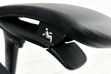 オカムラ コンテッサセコンダ 中古 2017年製 Contessa seconda コンテッサチェア 中古オフィス家具 メッシュ ブラック CC81MR-FPG1の画像