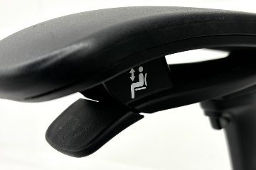 オカムラ コンテッサセコンダ 中古 2017年製 Contessa seconda コンテッサチェア 中古オフィス家具 メッシュ ブラック CC81MR-FPG1の画像