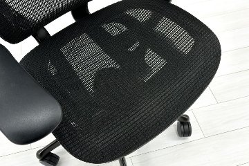 オカムラ コンテッサセコンダ 中古 2017年製 Contessa seconda コンテッサチェア 中古オフィス家具 メッシュ ブラック CC81MR-FPG1の画像