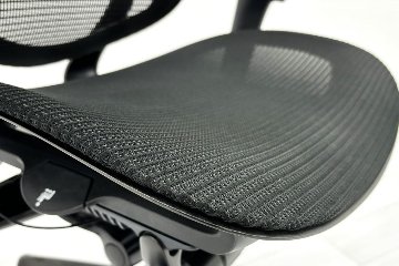 オカムラ コンテッサセコンダ 中古 2017年製 Contessa seconda コンテッサチェア 中古オフィス家具 メッシュ ブラック CC81MR-FPG1の画像